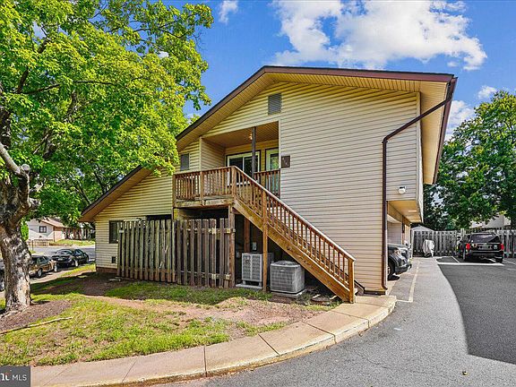 3rd image of 4181 Meadowland Ct