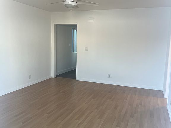 2nd image of 35 N Venice Blvd APT 3