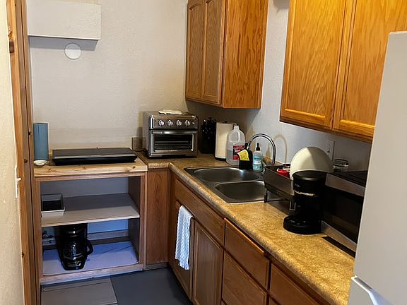 4th image of 538 W 11th Ave