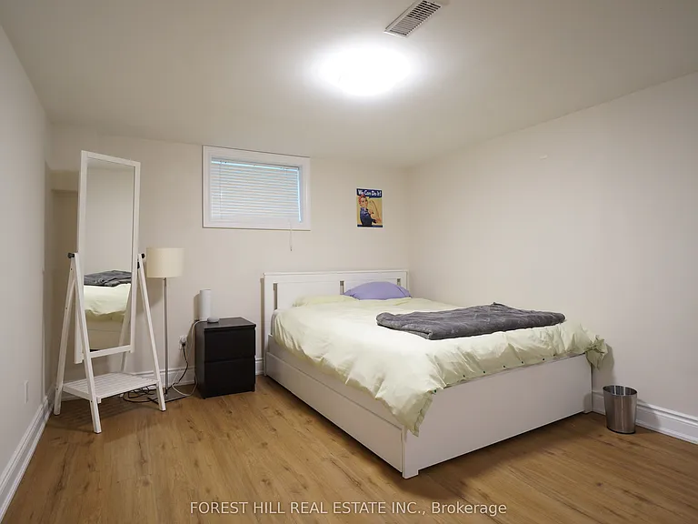 7 Twin Pauls Cres — Photo 11