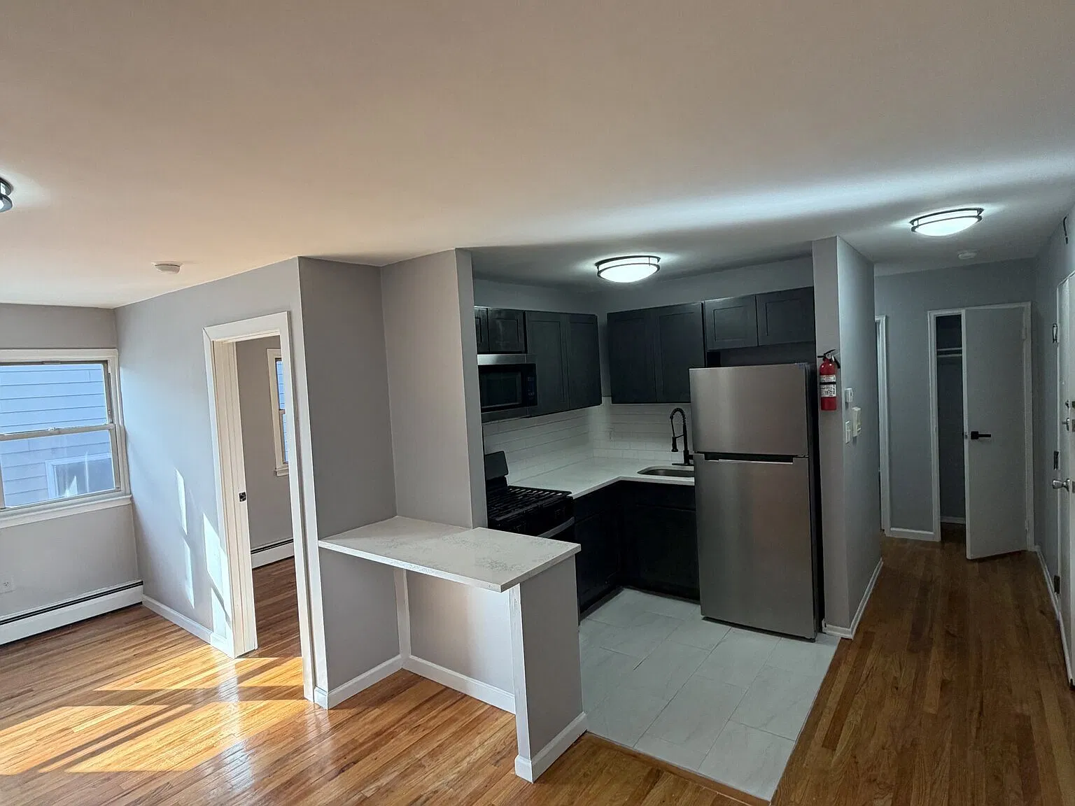 Spacious 2-Bedroom apartment in Elizabeth, NJ — Photo 4