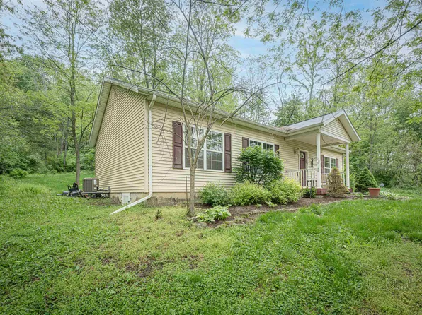 4 W Arrowhead Dr, Galena, IL 61036