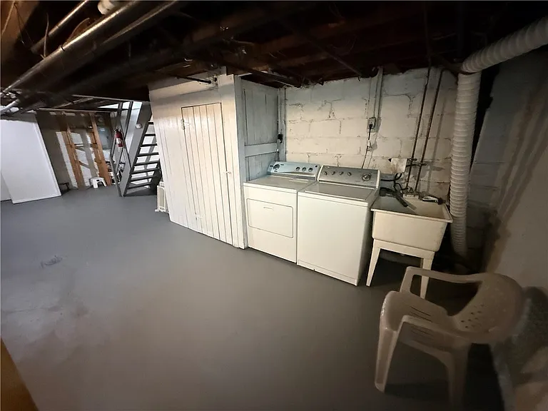 2332 Sherbrook St — Photo 36
