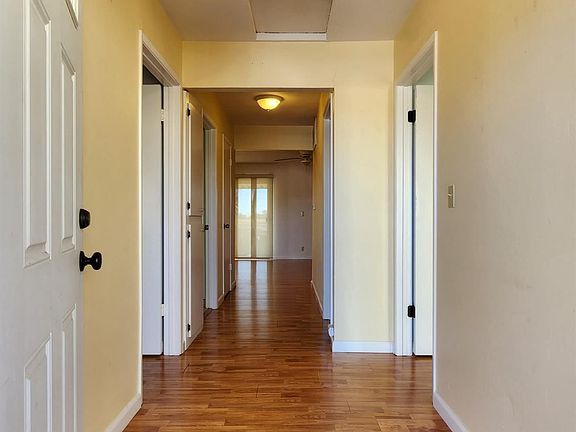 3rd image of 684 Yellowstone Dr