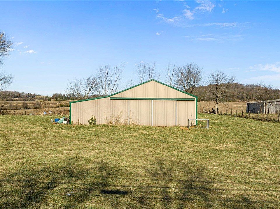 2nd image of 18996 Louisville Rd