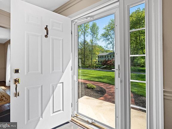 5th image of 3205 Coachman Rd