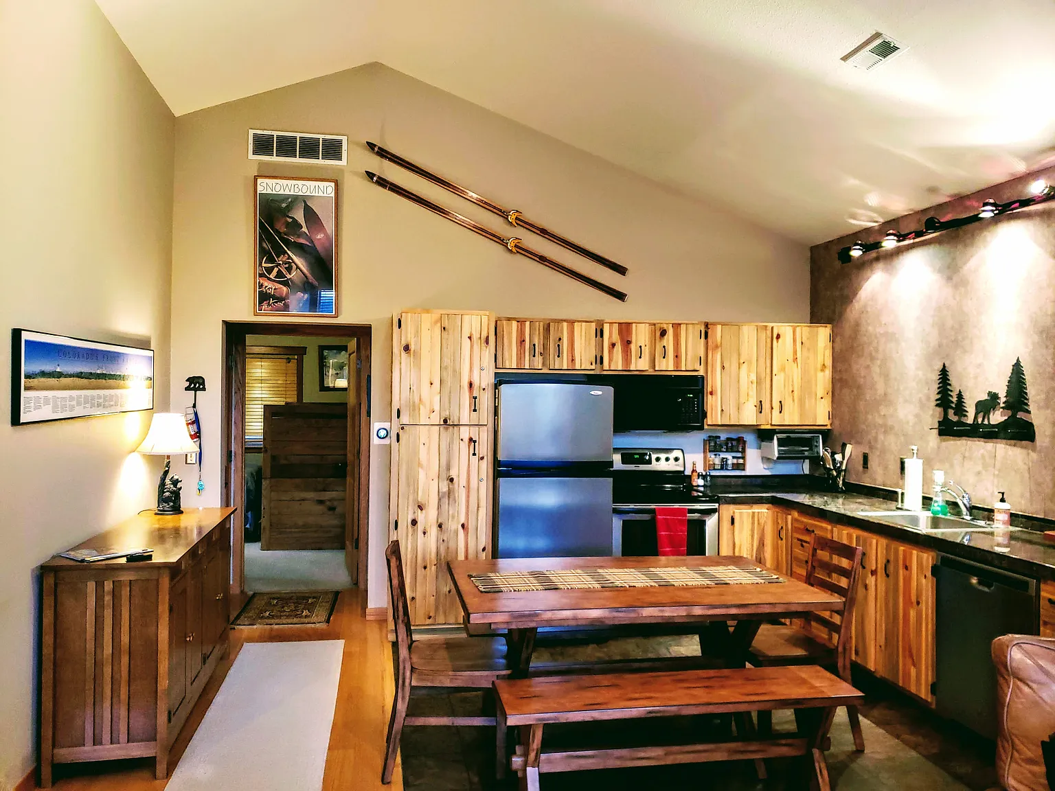 2 bed, 850 sqft, $2,600 — Photo 3