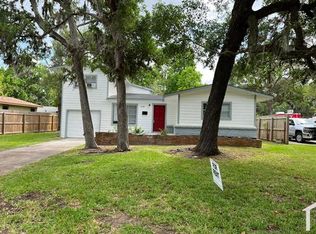 603 Magnolia St, Lake Jackson, TX 77566