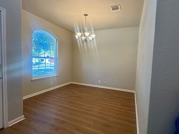 3rd image of 915 Karah St