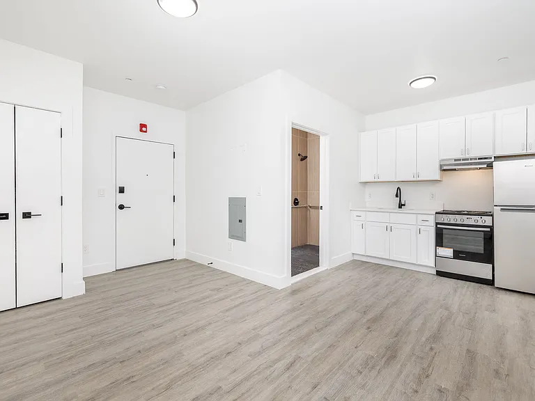 1252 Main St #1S — Photo 13