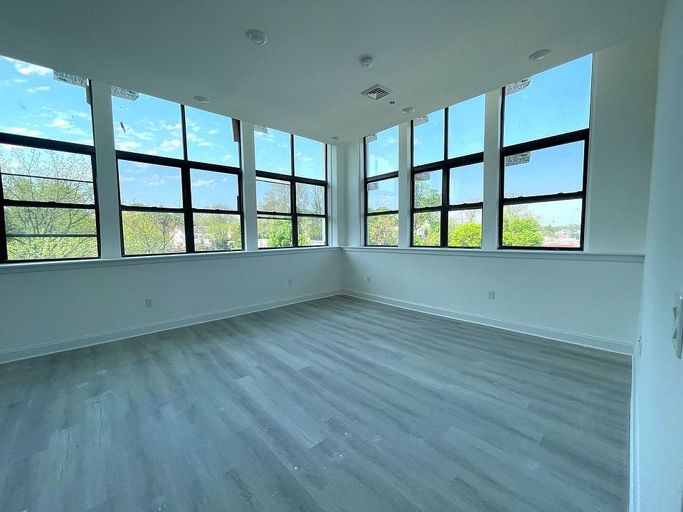 1st image of 901 Quarry St #418