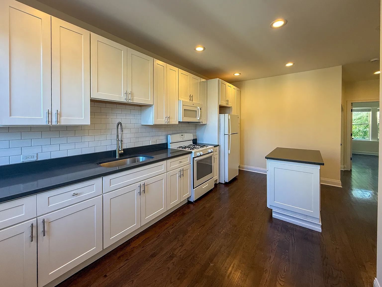 1 bed, 850 sqft, $2,000 — Photo 1