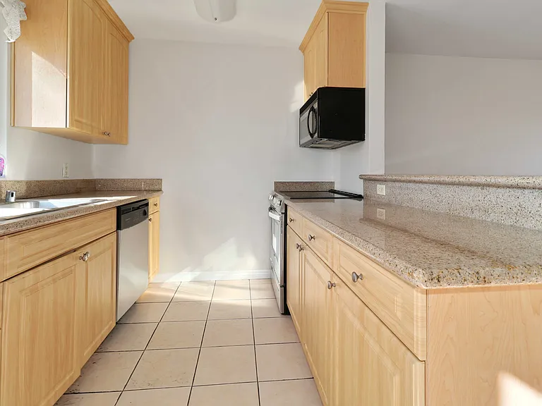1160 E Washington Ave #3 — Photo 30