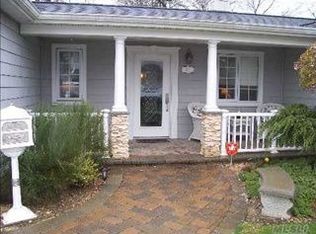 37 Sycamore St, Massapequa, NY 11758
