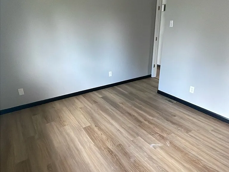 814 E Brady Ct — Photo 10