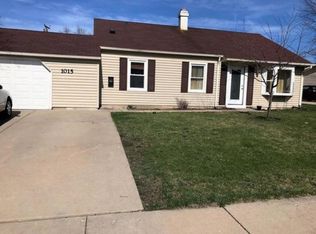 1015 Oakland Dr, Streamwood, IL