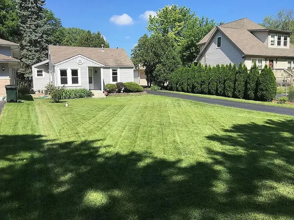 4006 N Grant St, Westmont, IL 60559