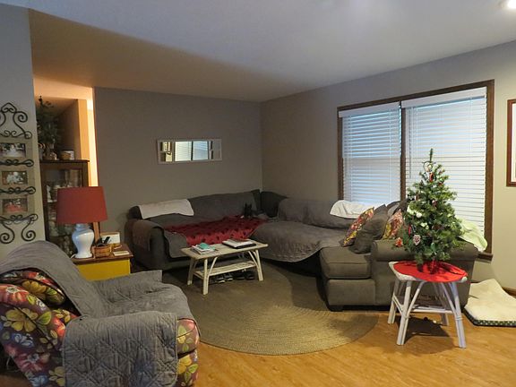 3rd image of 1522 Broadmoor Dr