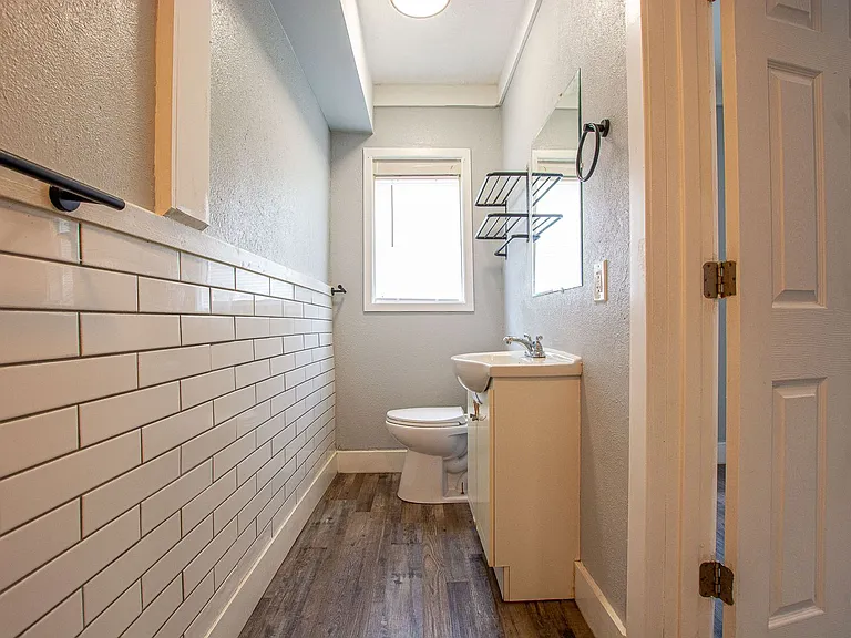 2523 Ames Ave — Photo 10
