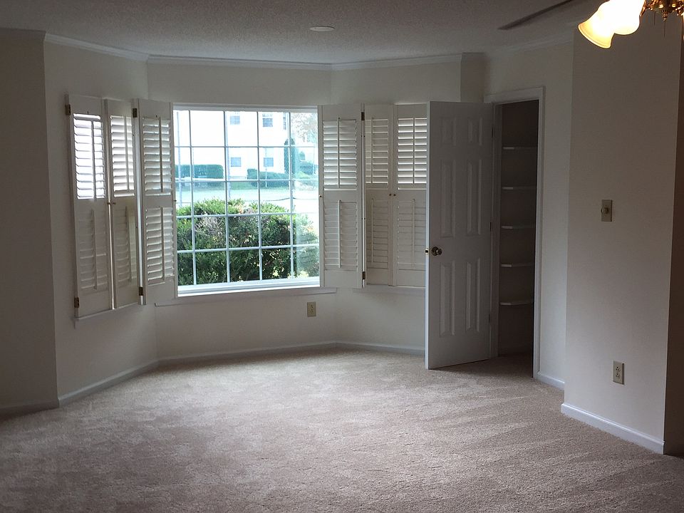 2nd image of 110 Stratford Dr APT B