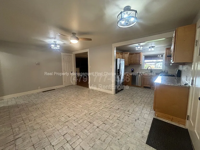 717 NW 6th St — Photo 4