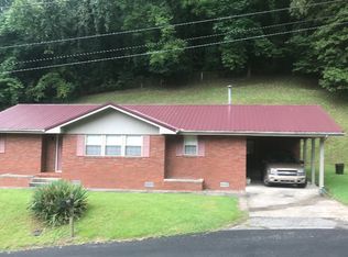 220 Parkview Dr, Paintsville, KY 41240