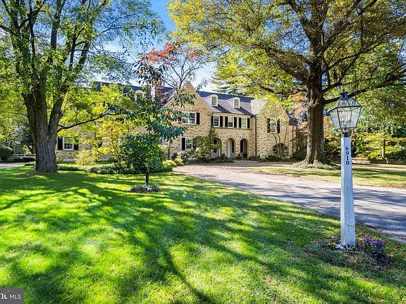 2nd image of 6910 Wissahickon Ave