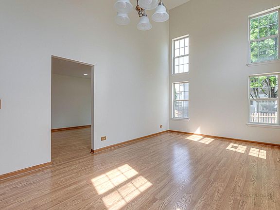 3rd image of 1283 Derby Ln
