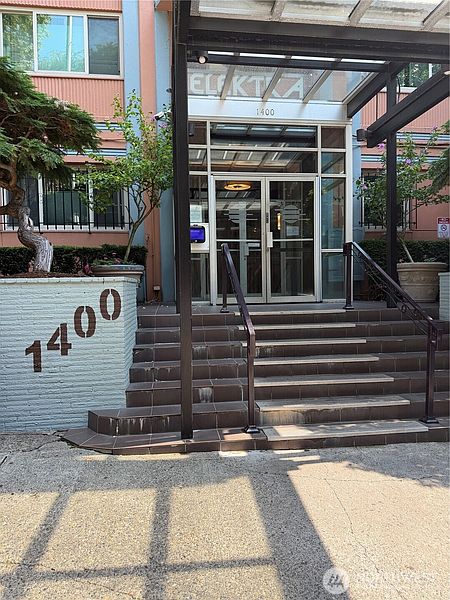 2nd image of 1400 Hubbell Place #814