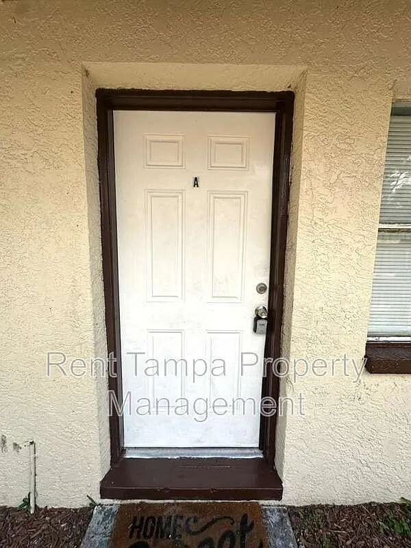 3 bed, 1.0 bath, 858 sqft, $1,650 — Photo 2