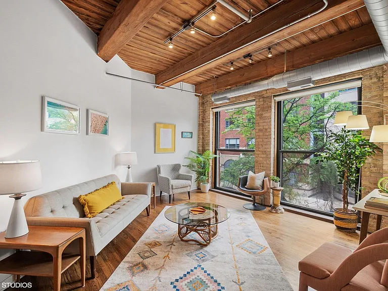 225 W Huron St #207 — Photo 3