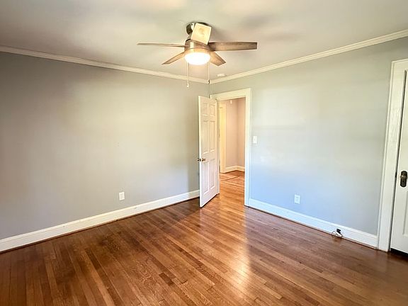 5th image of 1546 W Davis St