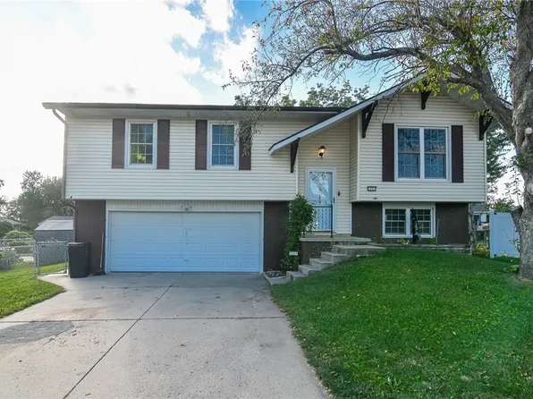 1221 Rolling Meadows Rd, Marshalltown, IA 50158