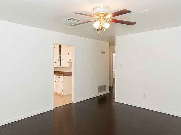 4th image of 1012 Sycamore St