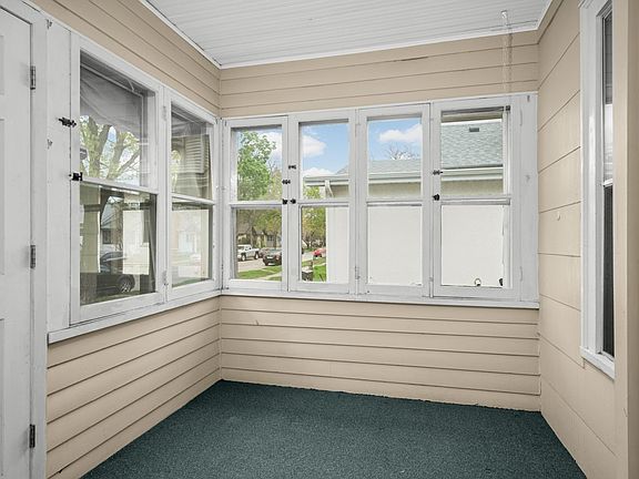 4th image of 880 21st Ave SE