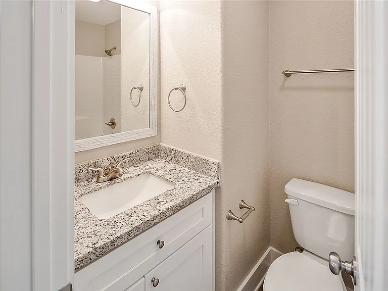 1410 Holleman Dr — Photo 18