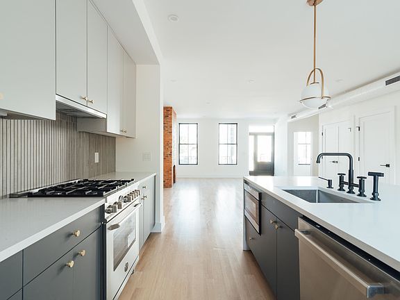 2nd image of 330 Whiton St Floor 2