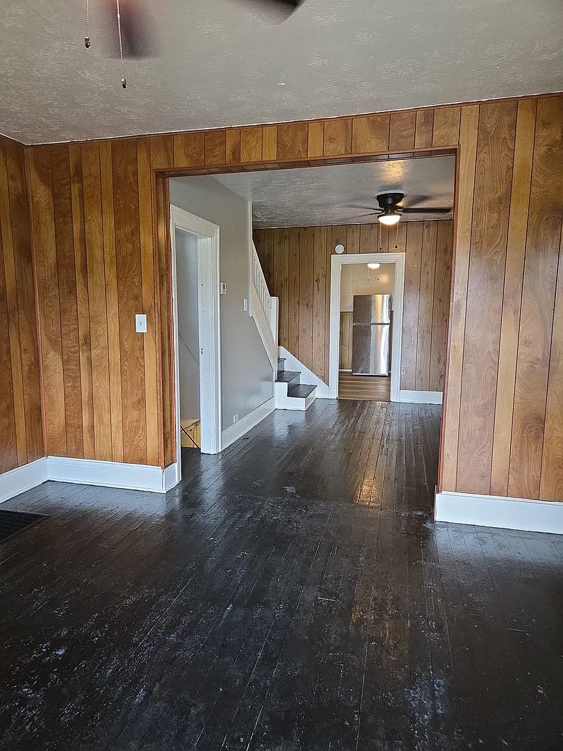 224-226 S Irwin St — Photo 3