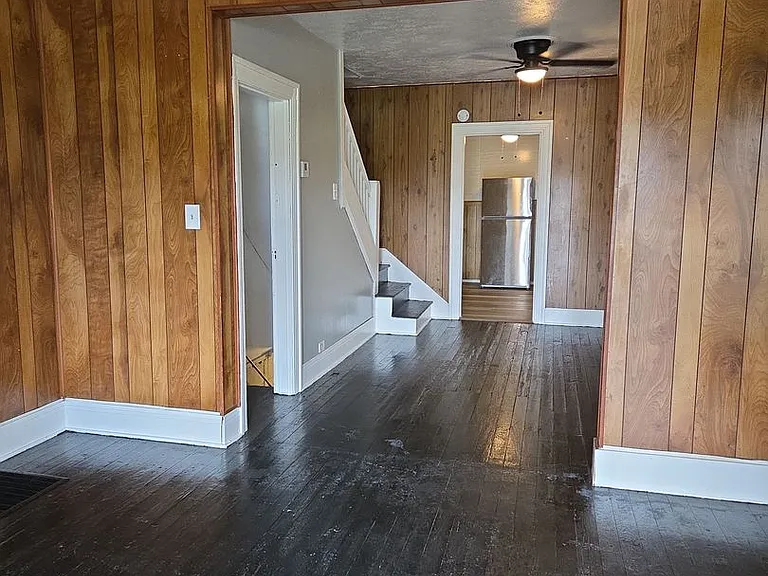 224-226 S Irwin St — Photo 3