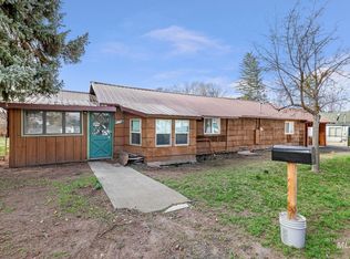 370 E Orchard St, Hagerman, ID 83332