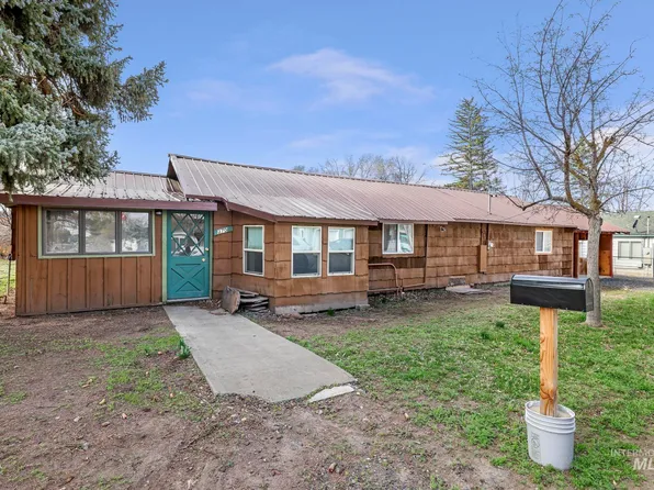 370 E Orchard St, Hagerman, ID 83332