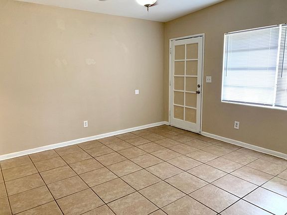 4th image of 130 Country Club Dr