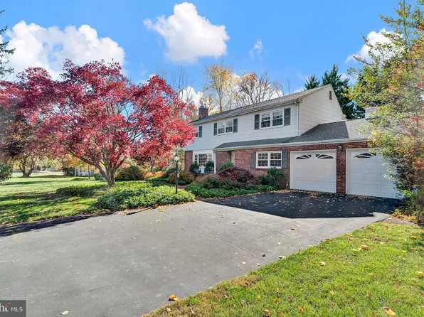 4 Old Forge Ln, Ewing, NJ 08618