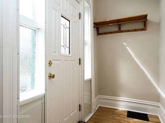 2nd image of 1042 Marengo Ave