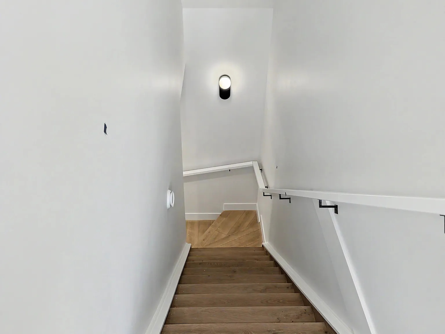 Glenbrook 45 Basement Suite — Photo 4