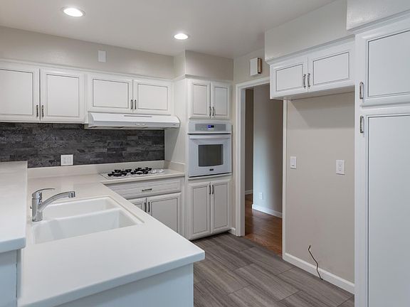 5th image of 5542 Lauren Dr