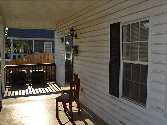 2nd image of 703 Everett St