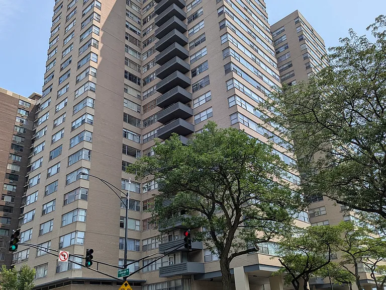 6301 N Sheridan Rd #18J — Photo 1