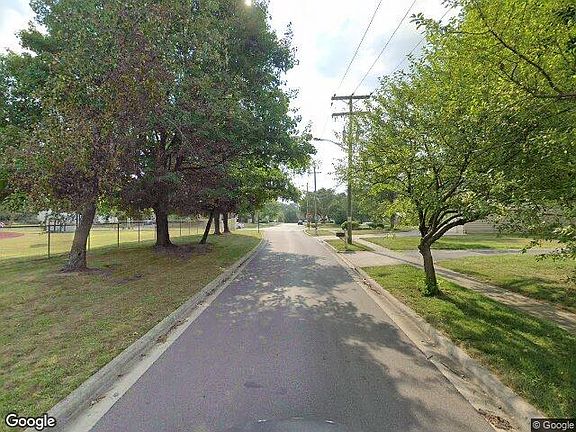 Exterior Neighborhood (street photo)