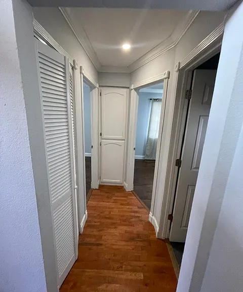 Central hall to bedrooms